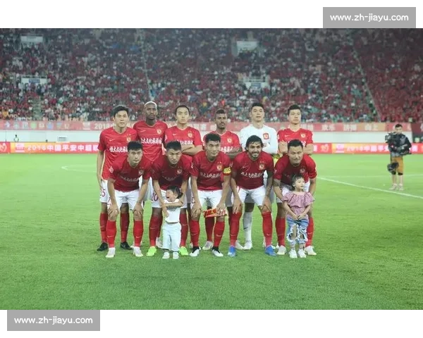 以上海上港对阵广州恒大为焦点的中超巅峰对决战术解析与历史回顾